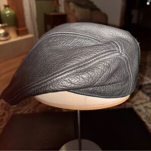 Vintage New York Hat Company
Blk Leather Flat Newsboy Hat 
Proudly Made in USA